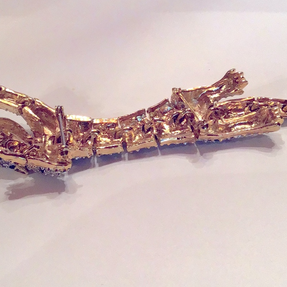 New Motion Jaguar! Gold tone with Clear & Black Stones - Picture 3 of 5